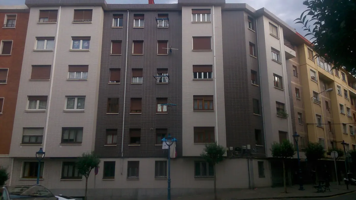 Rehabilitación de fachada en bloque de viviendas — Fachadas y SATE por Reformas Monroy (foto 2)