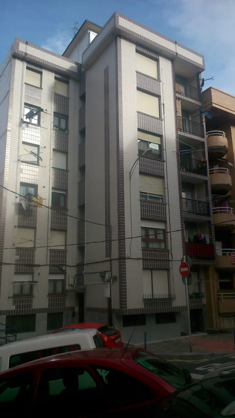Rehabilitación de fachada en bloque de viviendas — Fachadas y SATE por Reformas Monroy